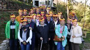 Gruppo di persone in gita